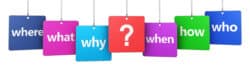 Banner met 7 hangende gekleurde bordjes met where, what, why, ?, when, how en who erop