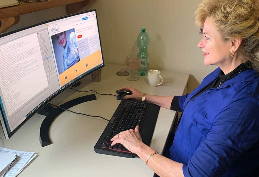 Karen Nijst aan het werk