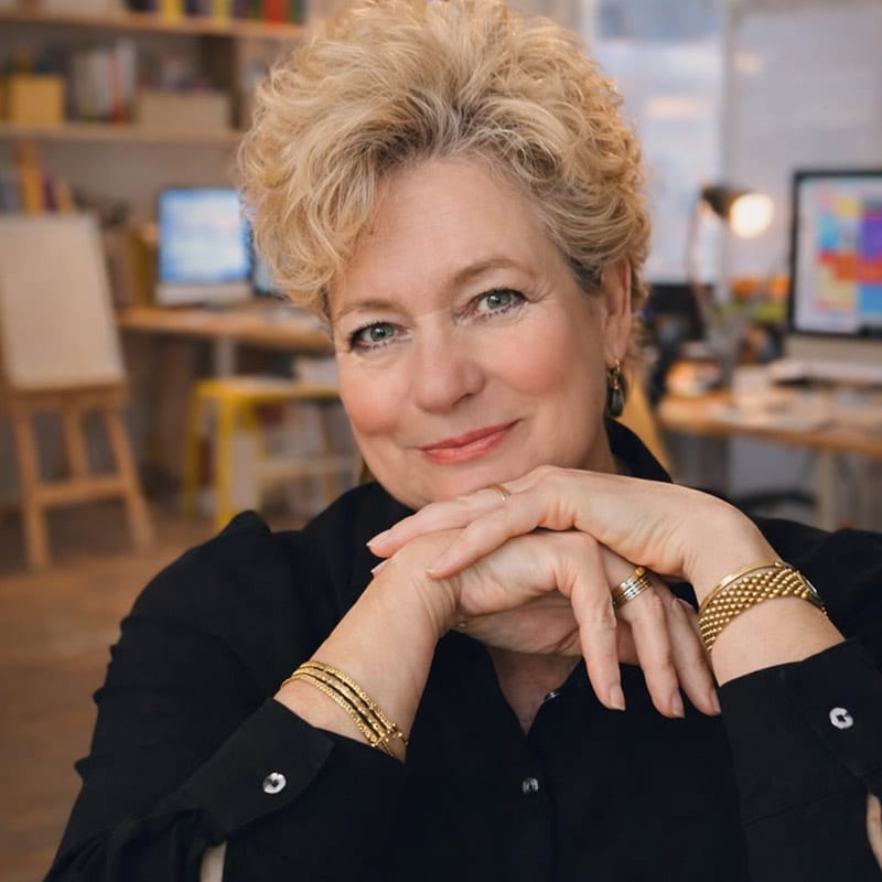 Karen Nijst Kahlo Websites Hapert Foto van Karen Nijst achter een computerscherm